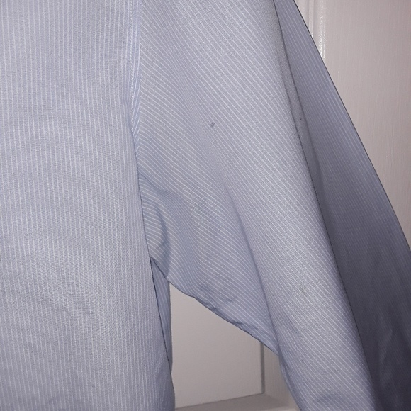 - GAP Fitted Button Down Shirt - Picture 3 of 5